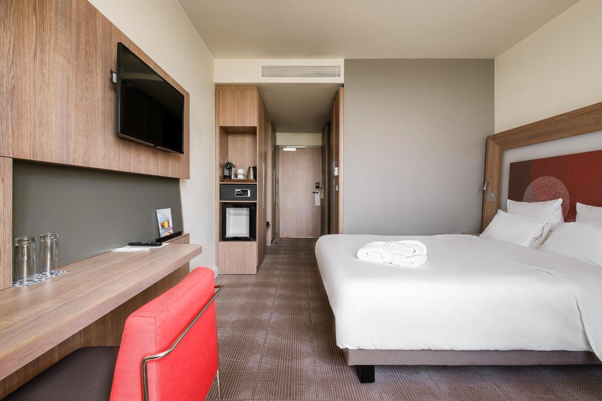 Novotel Almaty City Center Bagian luar foto